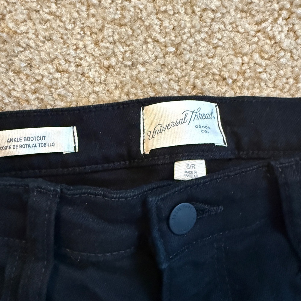 Universal Threads Jeans - Picture 5 of 8